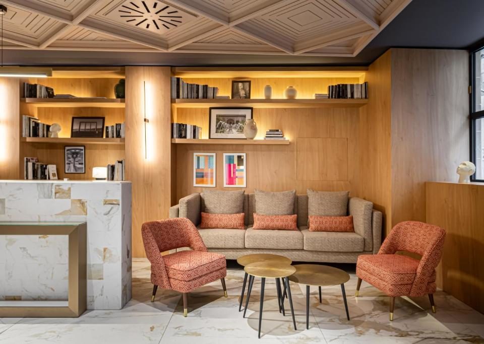 recepcion en hotel room mate leo