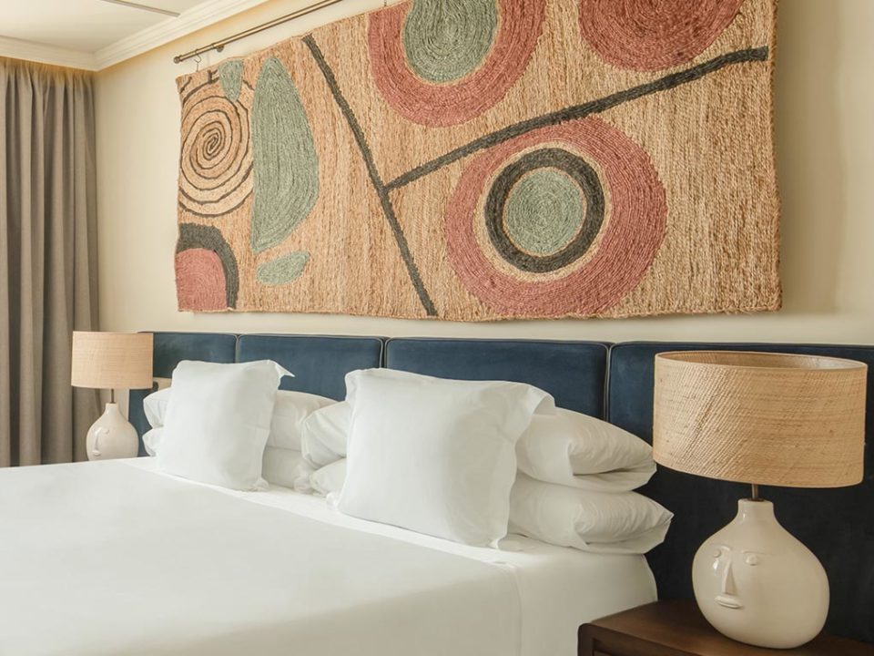 only You Sevilla cabecero habitacion